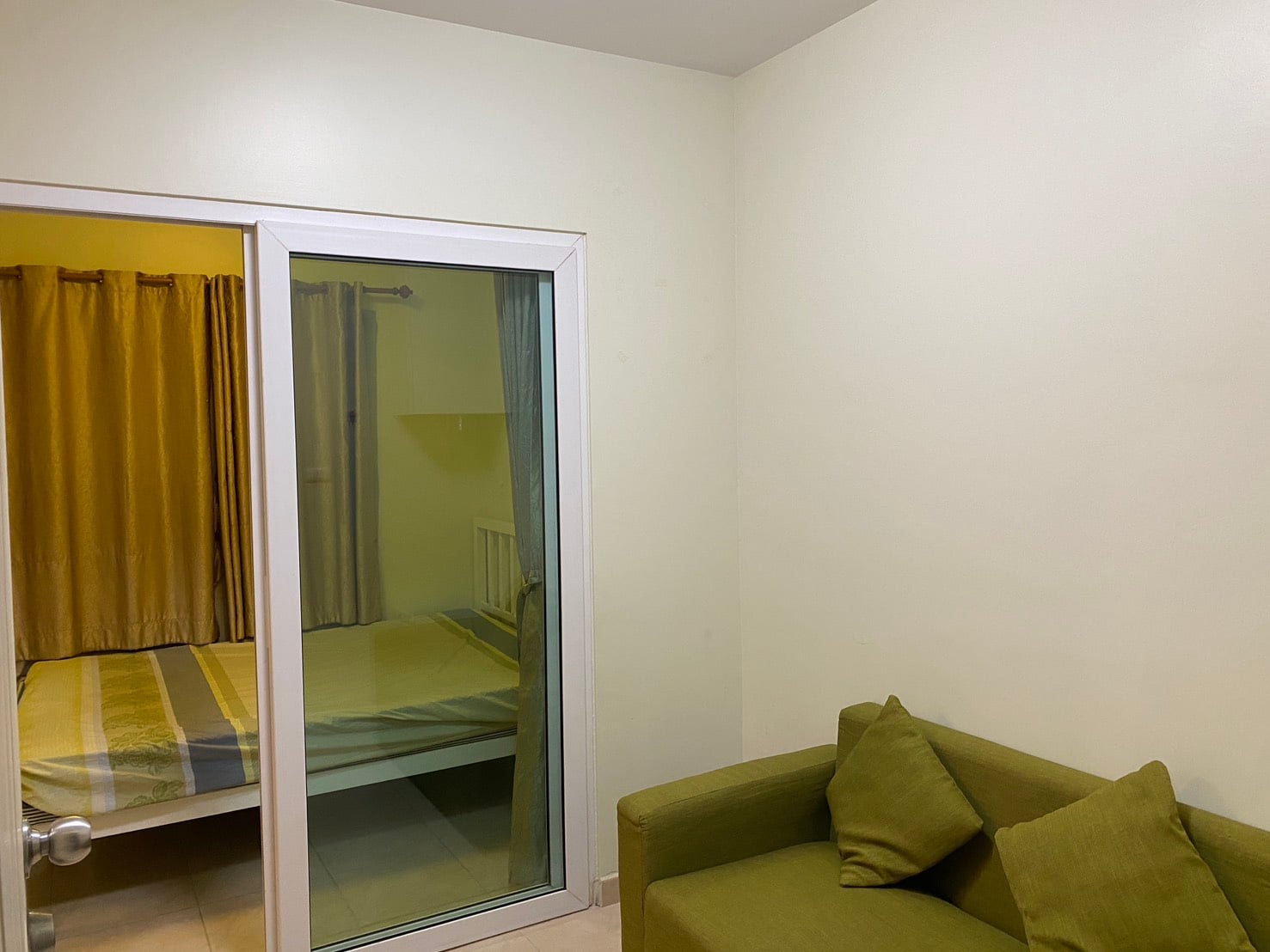 The Trust Central condo for Rent 7500 Baht, Close to Terminal21
