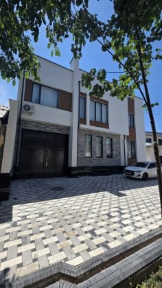 Excellent 4 bedrooms and 3 bathrooms house of 500 sq.m. in central Tashkent