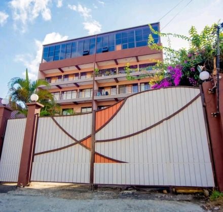 À LOUER APPARTEMENT T3 CONFORT MEUBLÉ À AMBATOBE 