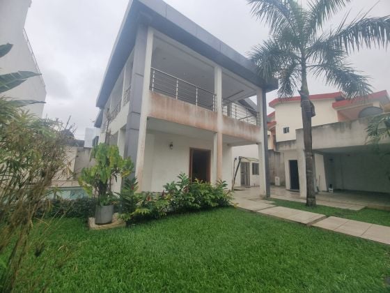 Location d'une villa de 7 pièces à la Riviera 3