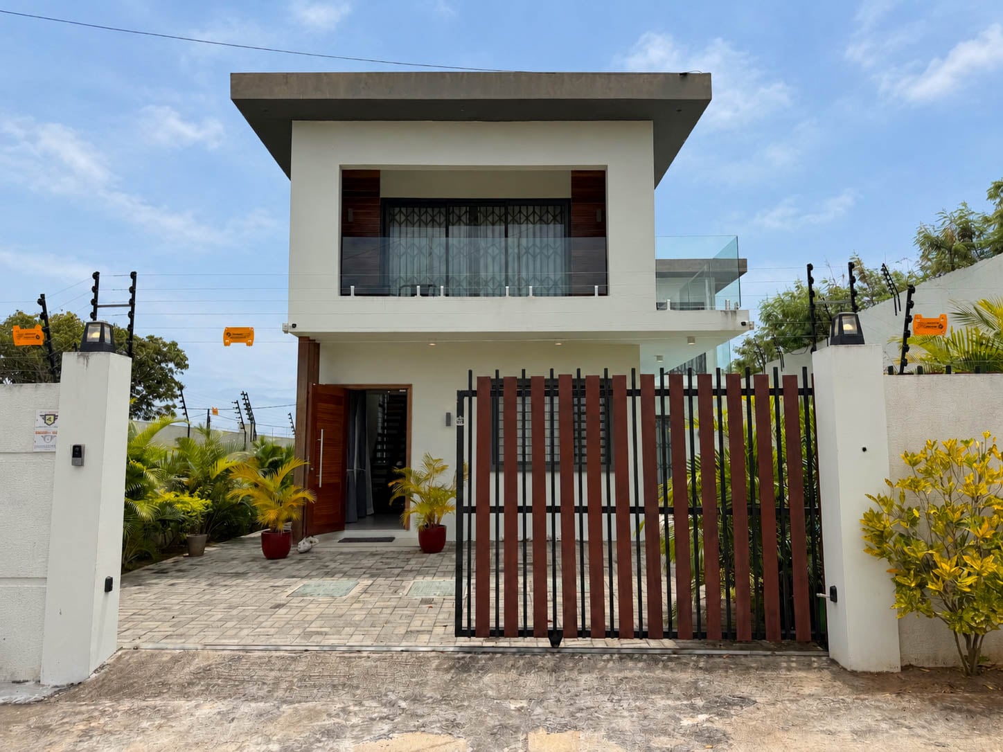 À LOUER | VILLA DE 4 CHAMBRES AVEC PISCINE ET JARDIN | PEREYBÈRE, CHEMIN 20 PIEDS | RS 85 000 PAR MOIS