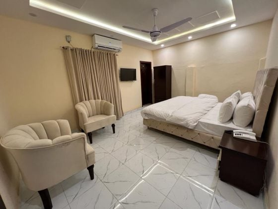 F/7 fully furnished house beautiful location View 